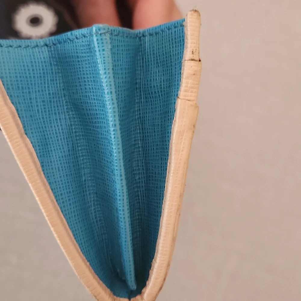 Fendi Contintental Leather Wallet W/Box And Cards - Picture 11 of 16